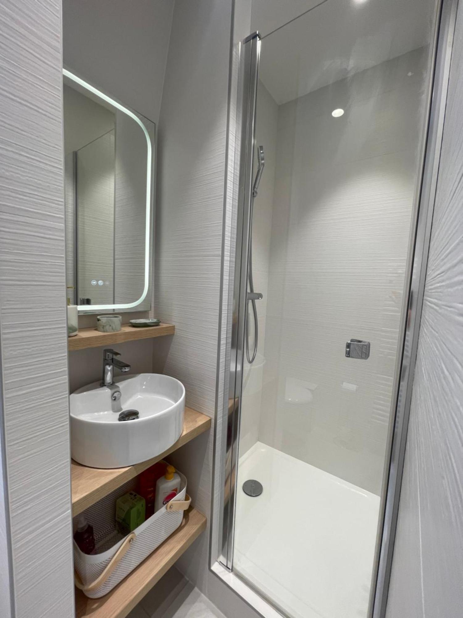Appartements De Charme Du General Leclerc - Place D'Erlon - Hypercentre - Gare - Reims Buitenkant foto